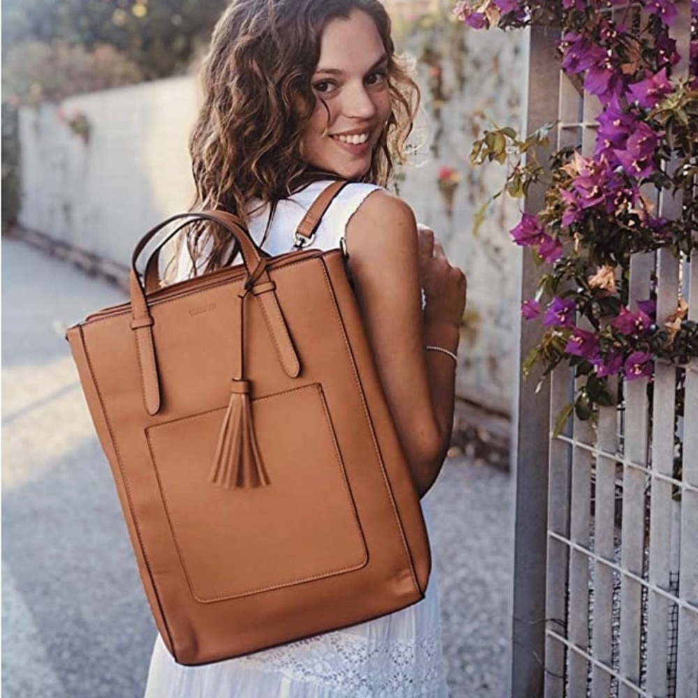 ** SOLD *** Beautiful Tote/Crossbody/Backpack/Computer Bag - Convertible